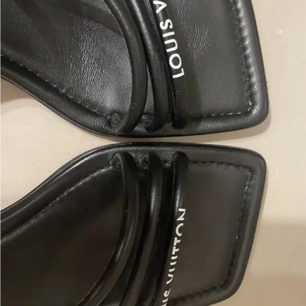 Sandals Louis Vuitton Strappy
Heel black 37 - Picture 5 of 12